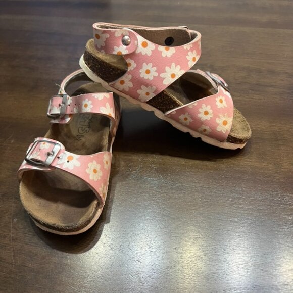 Girl's pink flower sandals.  GEMS brand size 8.  In great condition. - Picture 1 of 4